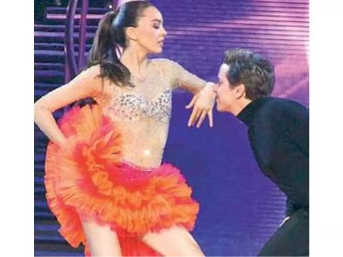 Azra Dansıyla Yürek Hoplattı!