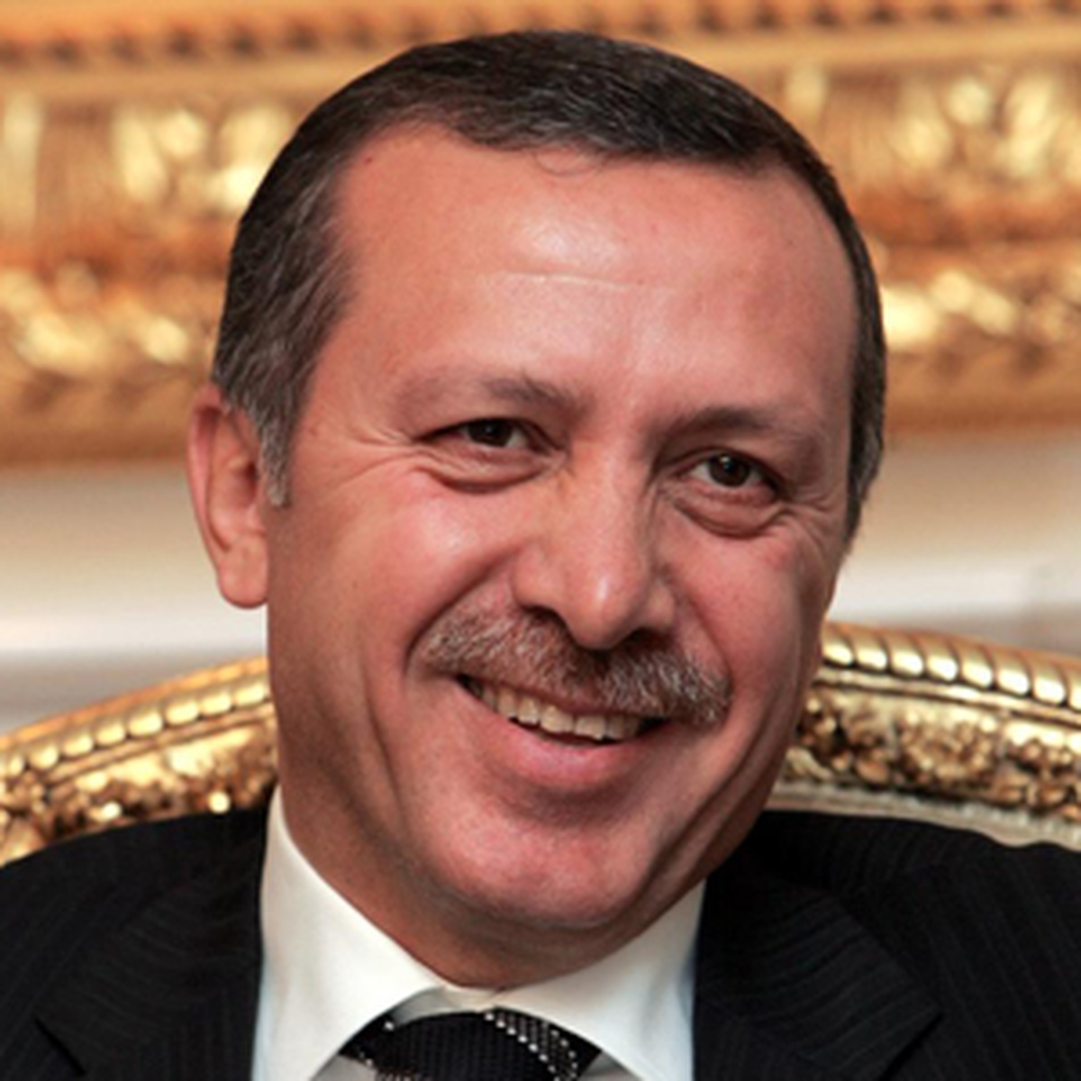 Başbakan Erdoğan\'dan Bakan ve Eşlerine Yemek