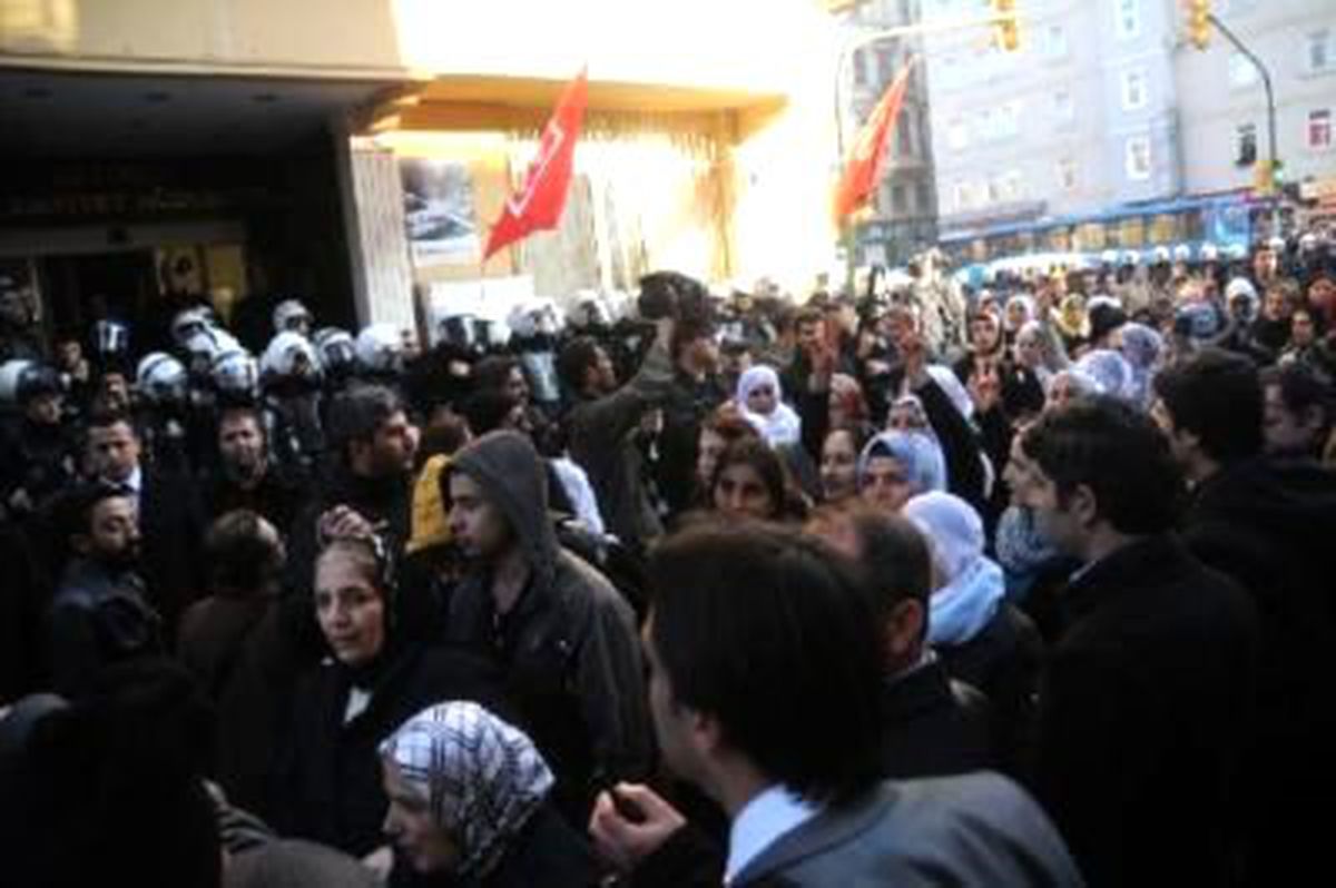 BDP'li Kadınlardan Uludere Protestosu