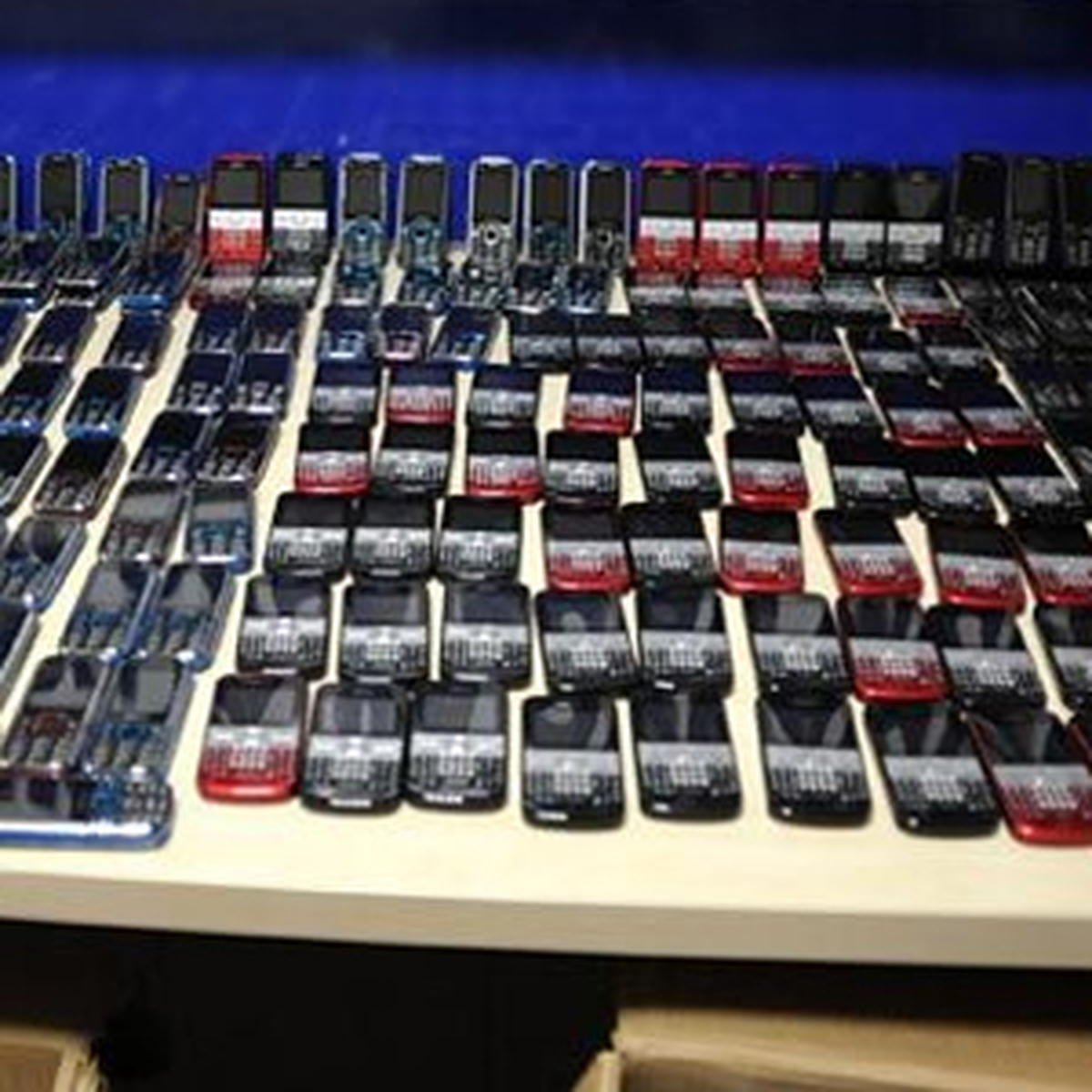 Bitlis\'te Kaçak Cep Telefonu Ele Geçirildi