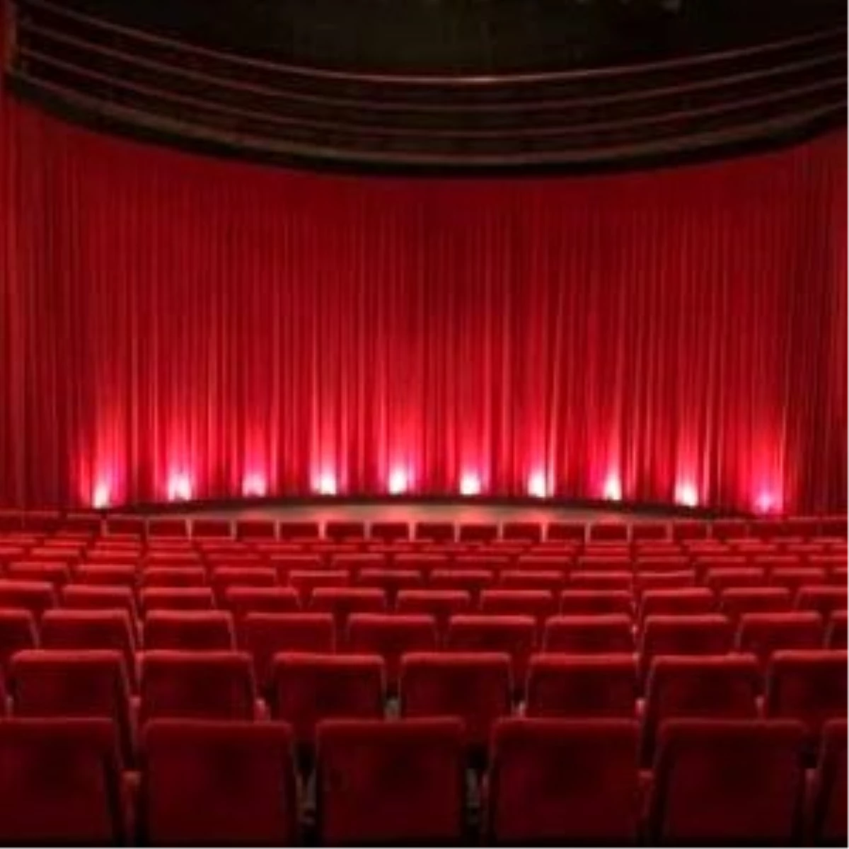 Devlet Tiyatroları Temsil ve Seyirci Sayısını Artırdı