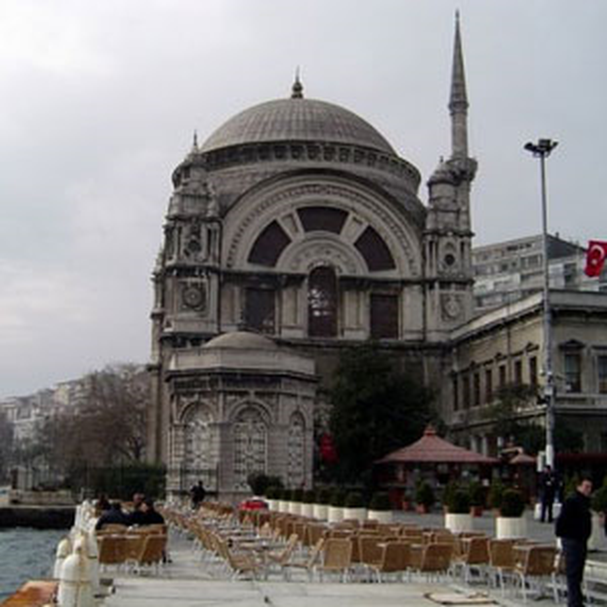 Dolmabahçe Çay Bahçesinin Boşaltılacağı Haberleri Yalanlandı