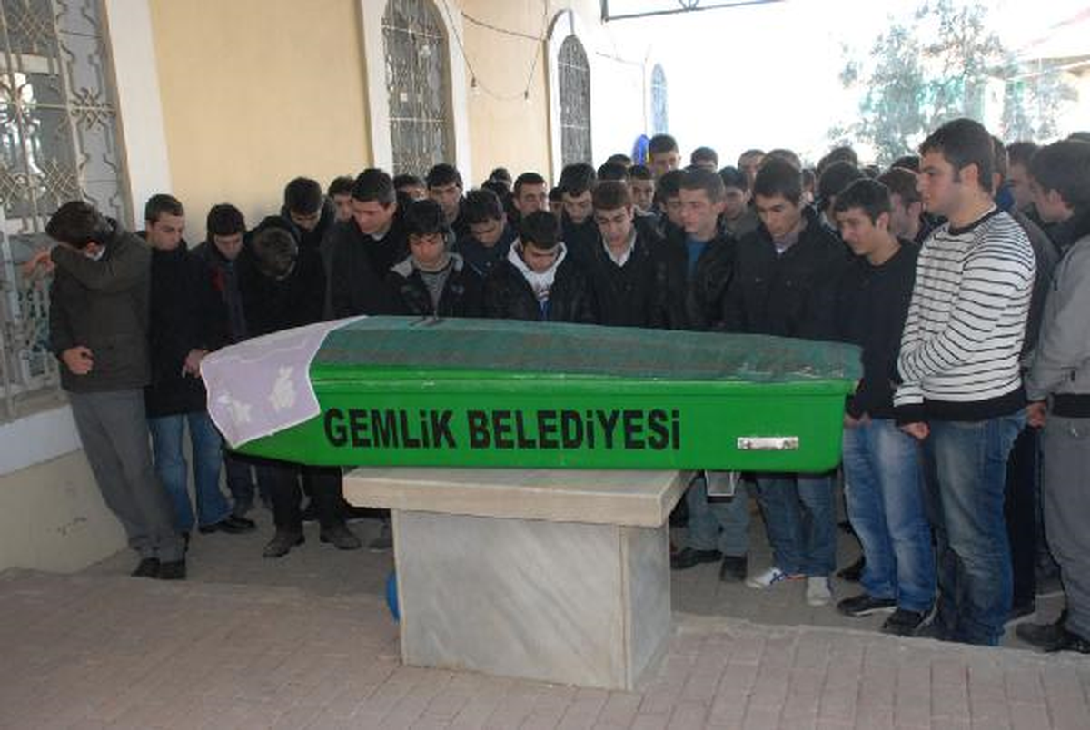 Ehliyetsiz Genci Kullandığı Otomobilin 8 Hava Yastığı da Kurtaramadı (2)