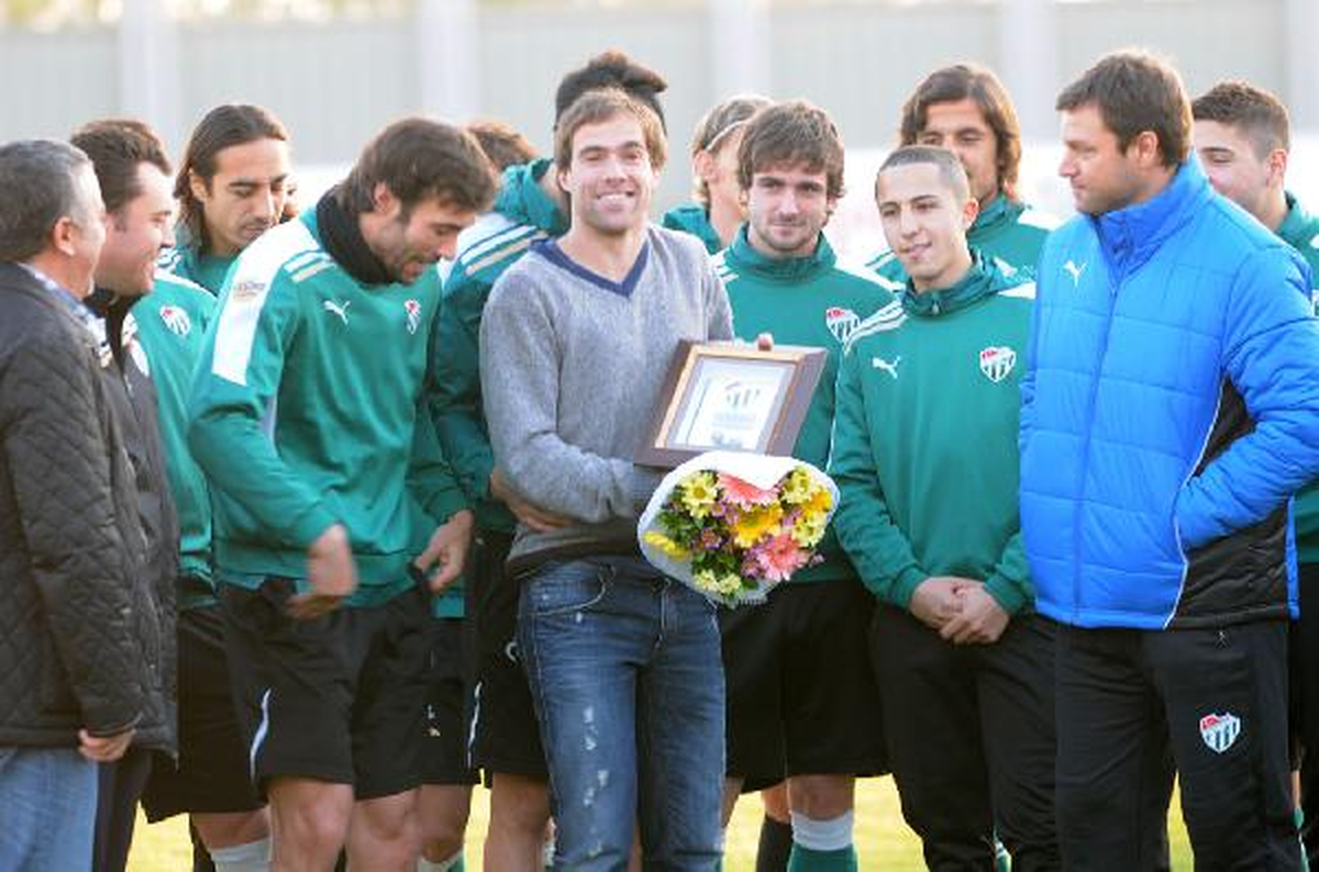 İnsua Bursaspor\'a Omuzlarda Veda Etti