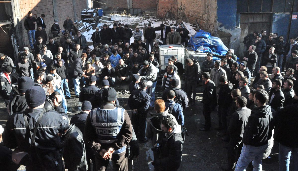 İzinsiz Gösteri Yapan İşçilere Polis Müdahalesi