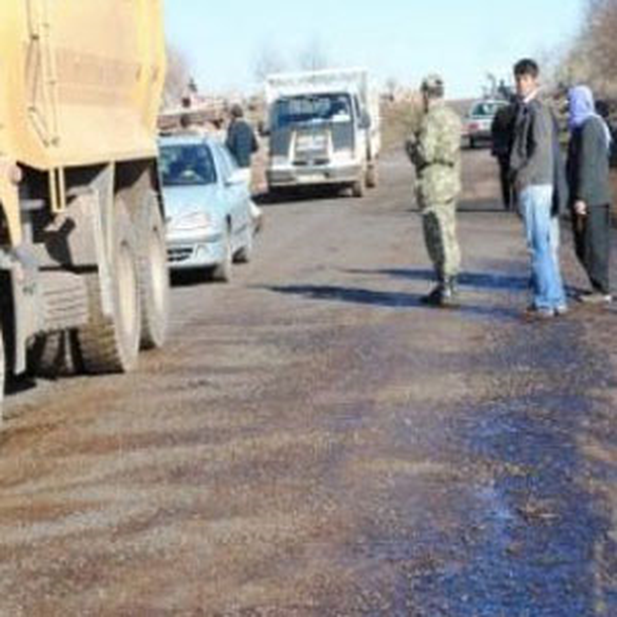Kaçak Akarkayıt Dolusu Kamyon Emniyet Aracına Çarptı