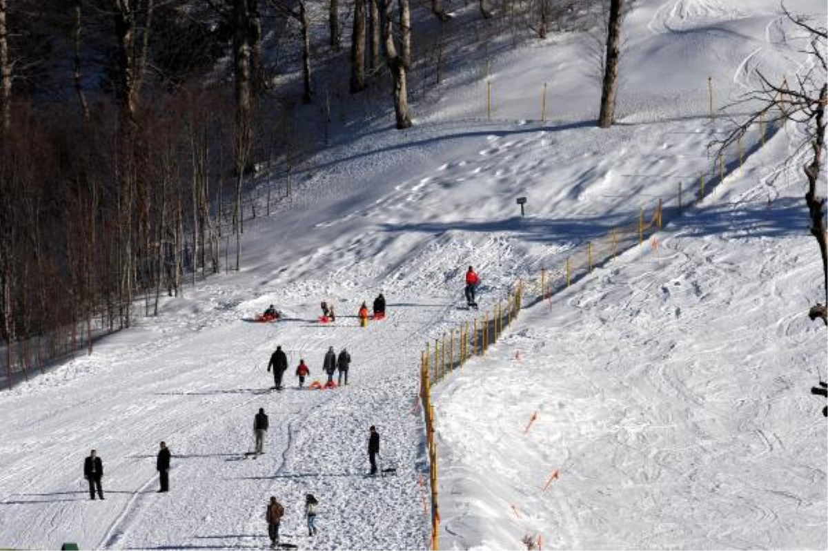 Kar Kalınlığı 1,5 Metreye Ulaştı, Kartepe\'de Kayak Mevsimi Açıldı