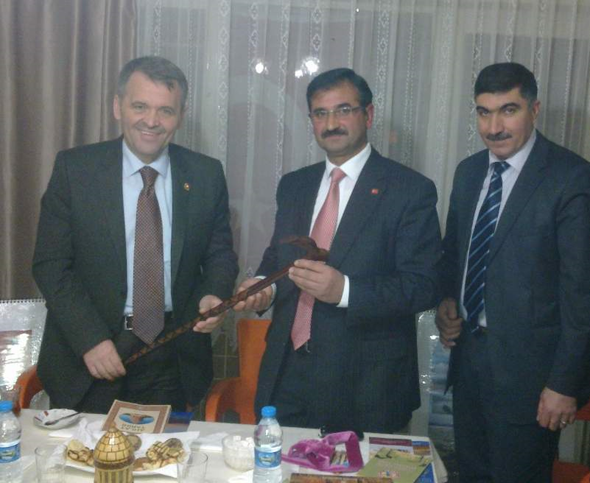 Manisa İgm Başkanı Hayrullah Solmaz Ahlatlılarla Buluştu