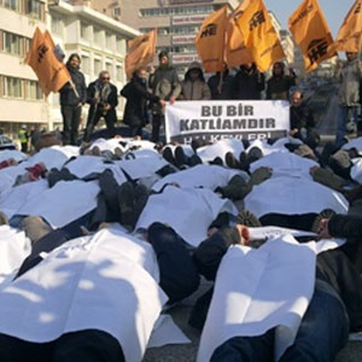 Meclis Önünde Kefenli Uludere Eylemi