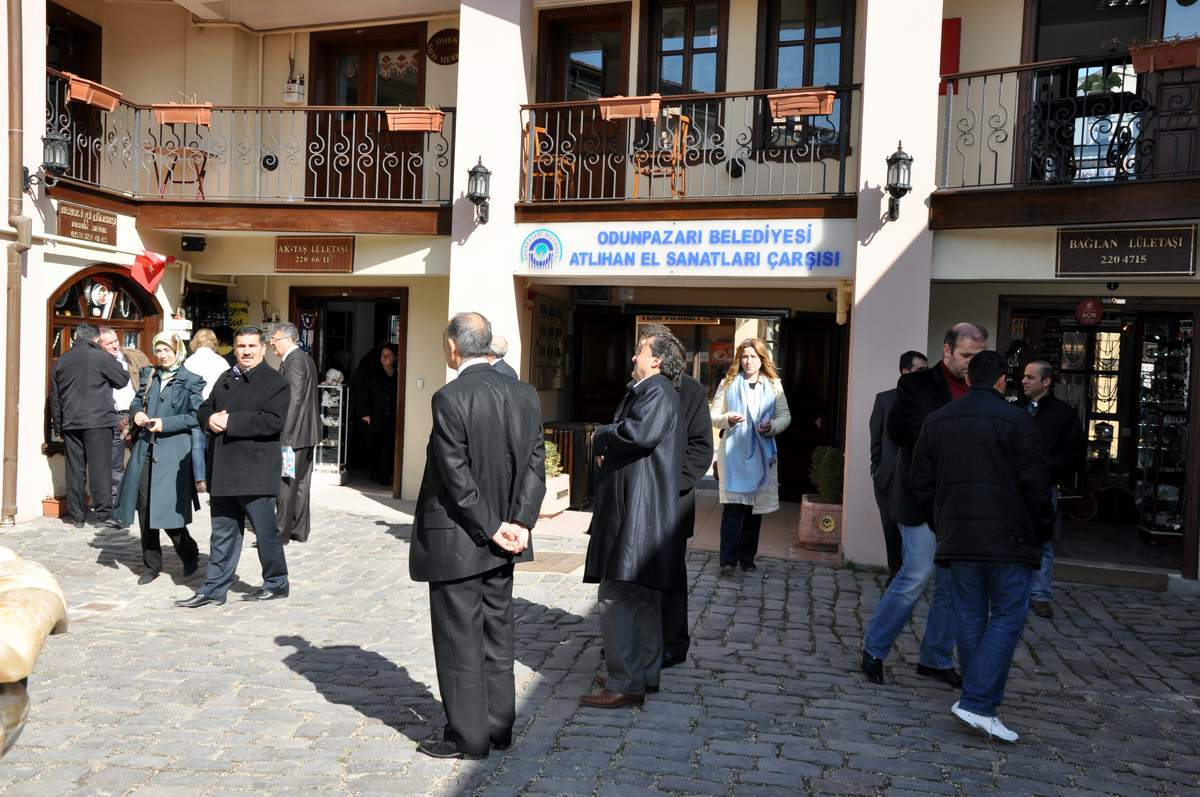 Odunpazarı İlçesinde Bulunan Atlıhan Çarşı Hediyelik Eşyaları ile Dikkat Çekiyor