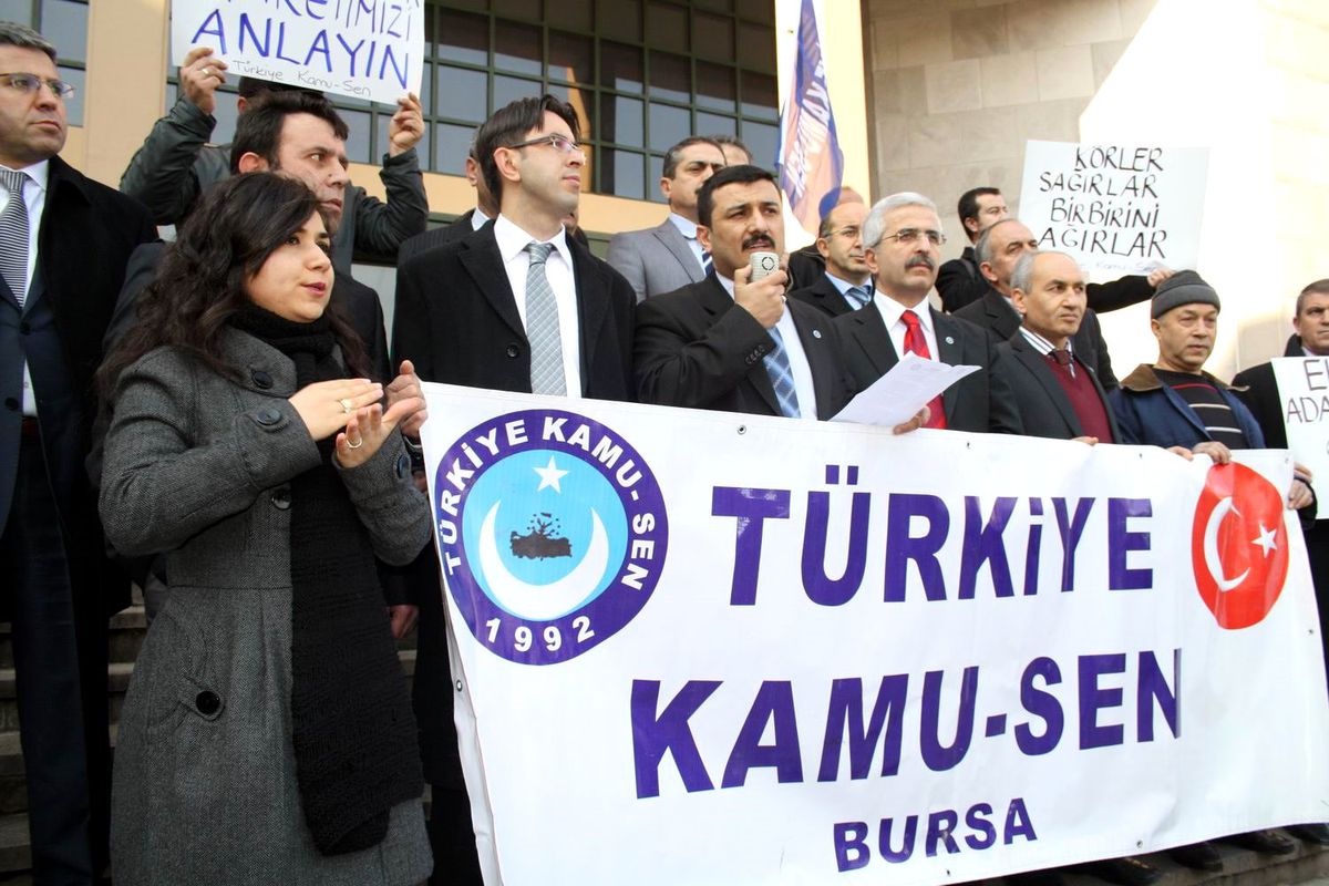Öğretmenlerden İşaret Diliyle Protesto