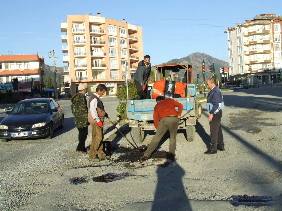 Ortaca\'da Bozulan Yollar Bakıma Alındı