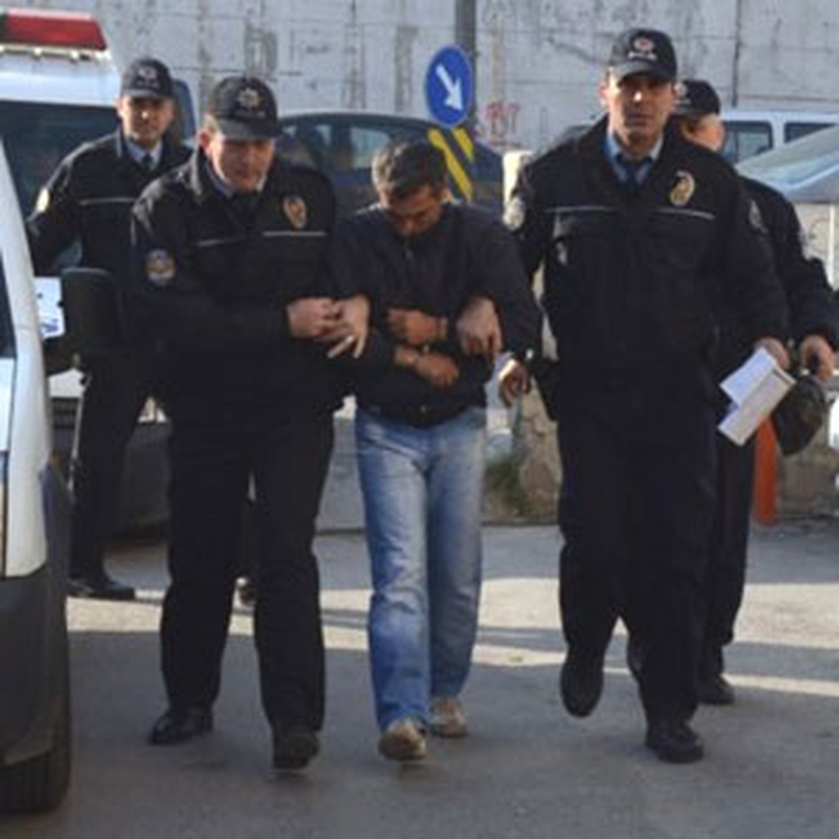 Oyuncak Tabancalı Banka Soyguncusu Kaçmaya Çalışırken Yakalandı (4)