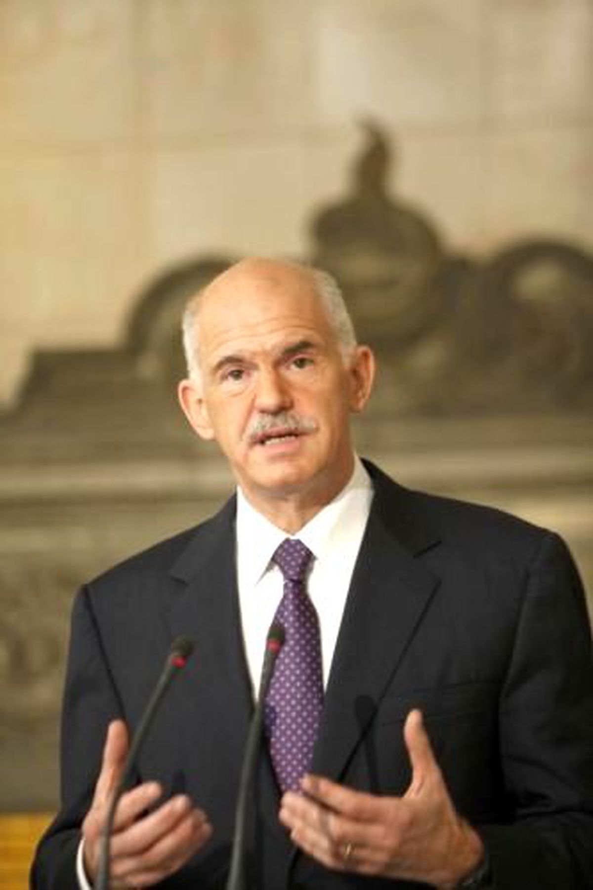 Papandreu Siyasetten Çekiliyor