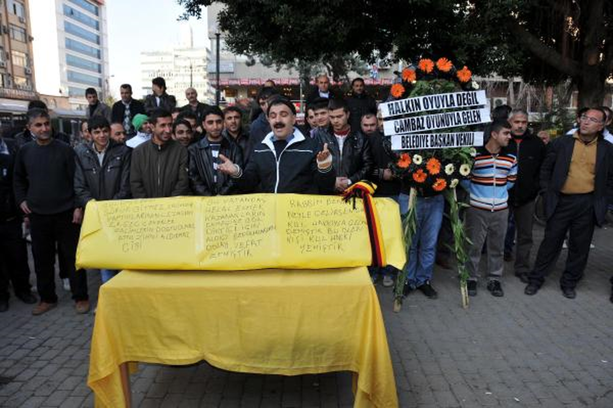 Seyyar Satıcılardan 'tabutlu Protesto'