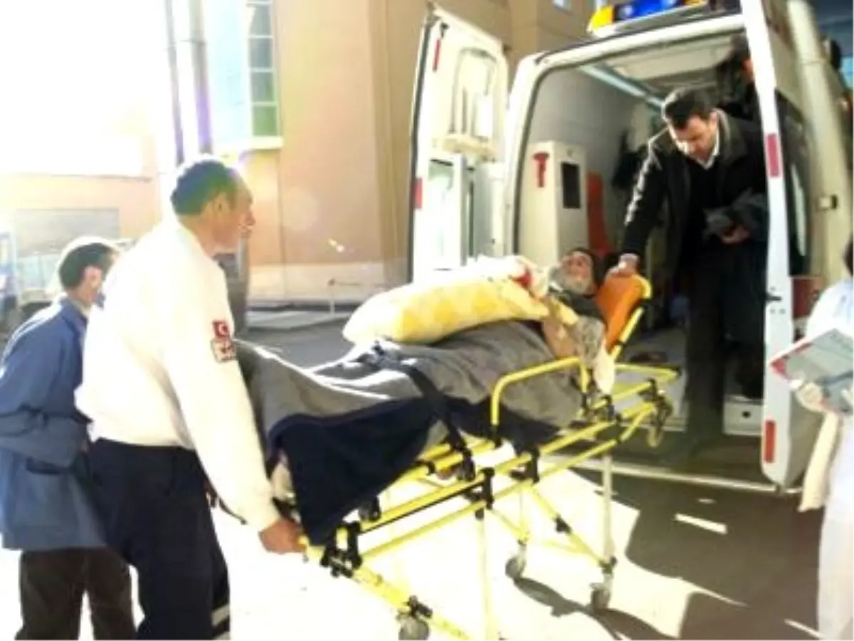 Tarla Açarken Elini Parçaladı