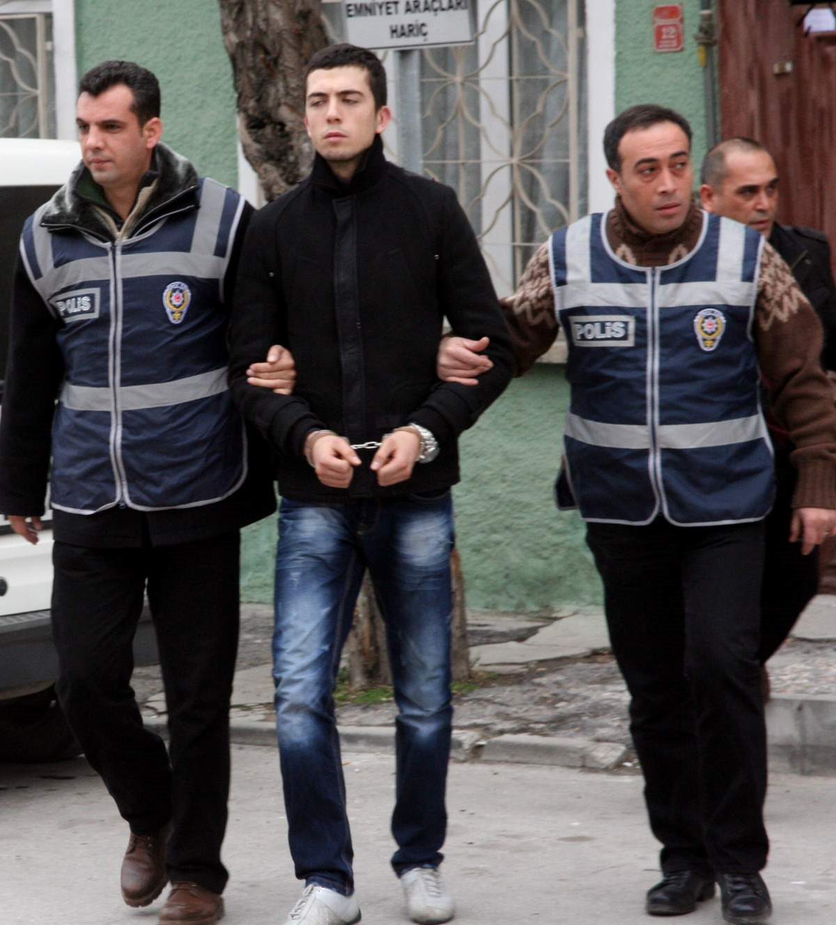 Tüfekle İki Kişiyi Vurduğu İddia Edilen Zanlı Adliyeye Sevk Edildi