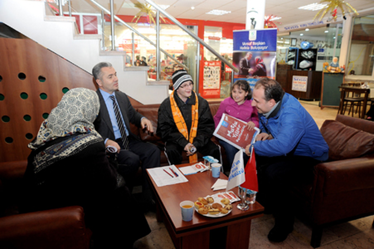 Uzun, Sürmen Center\'da Halkla Buluştu