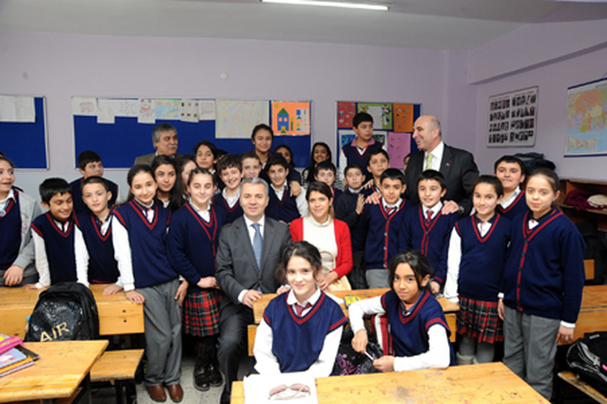 Uzun, Üçüncü Kütüphaneyi Hizmete Açtı