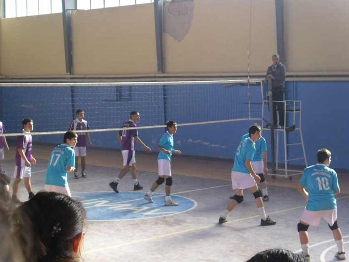 Voleybol Turnuvasına İlk Kez Katıldılar ve Üçüncü Oldular