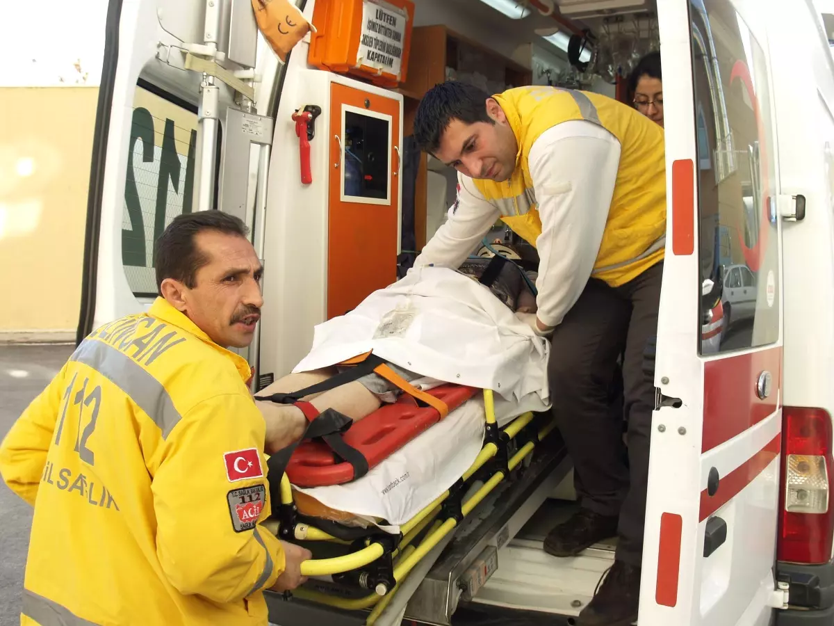 Yakalanmaktan Korkan Hırsızlar Balkondan Atladı