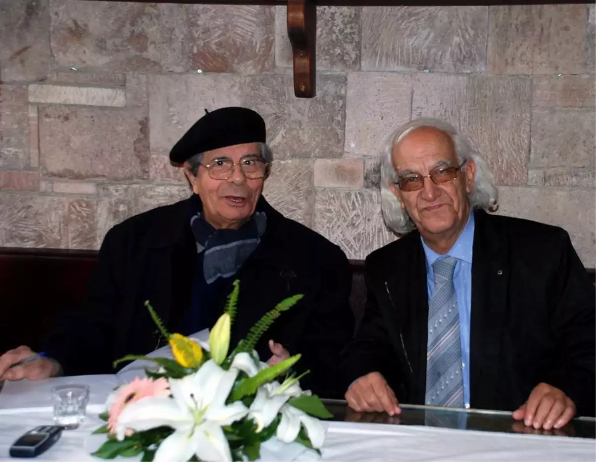 Yorulmaz'dan Yeni Kitap: 'bizim Ayvalıklı Yemekler'