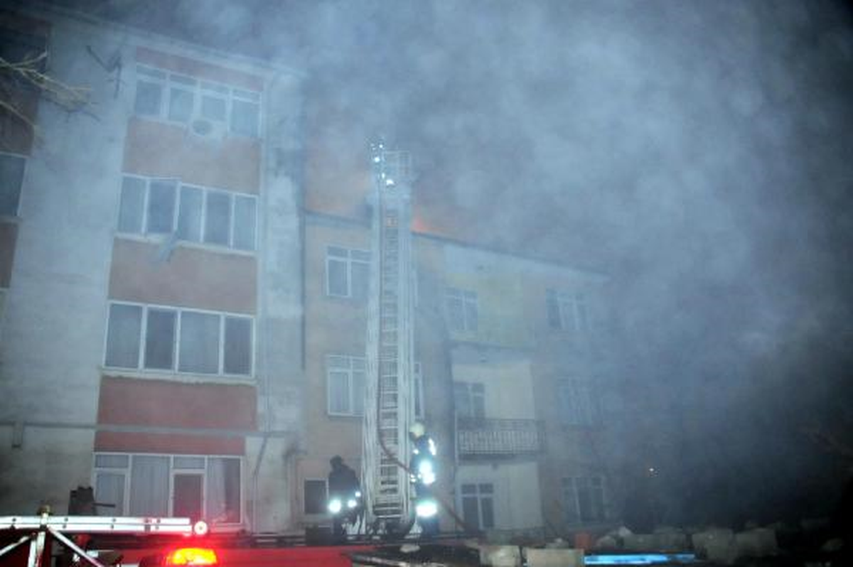 5 Katlı Apartmanda Yangın Paniği