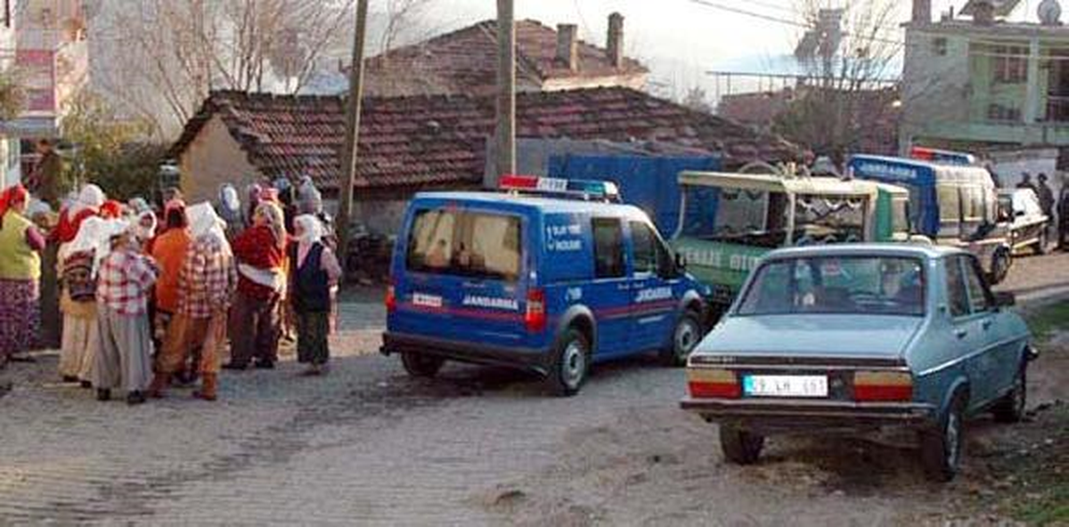 76 Yaşındaki Kadın, Eşinin İntiharının 3\'üncü Yılında Kendini Astı