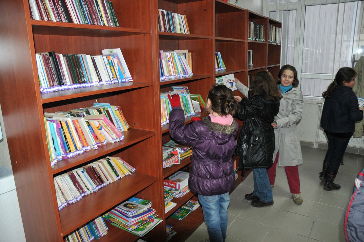 Akçakoca Kütüphanesi Araştırmacı Öğrenciler ile Dolup Taşıyor
