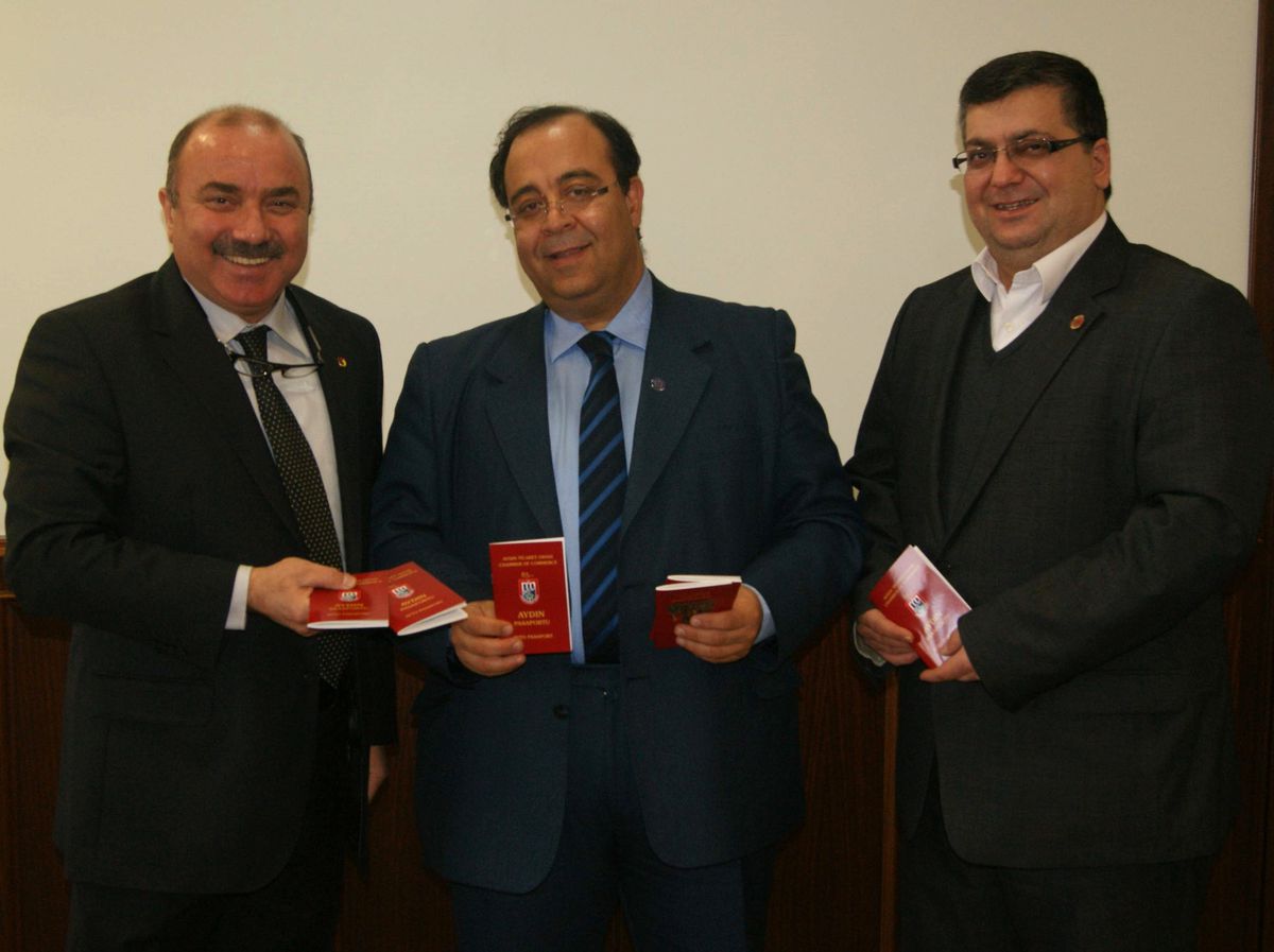 \'Aydın Pasaportu\' İngilizce\'ye Çevriliyor