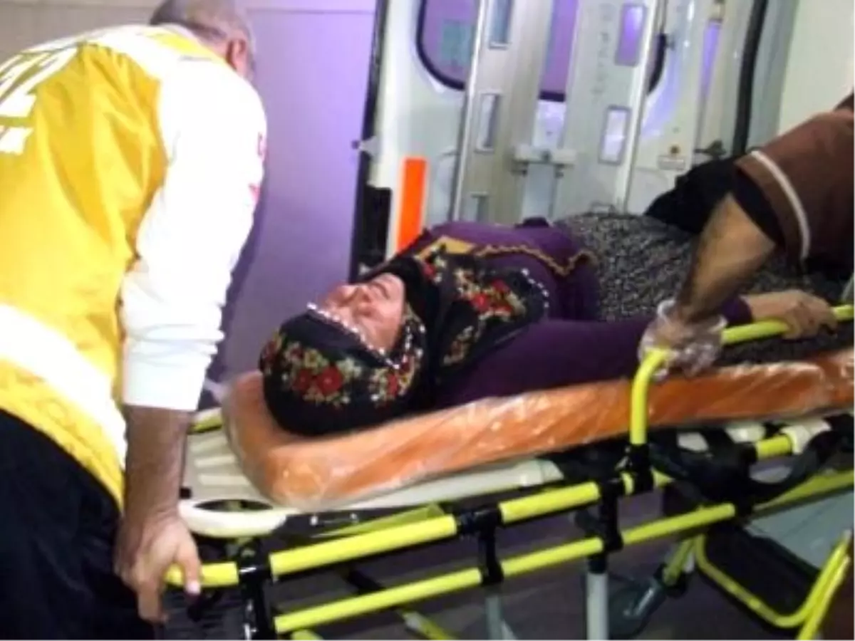 Bozüyük\'te İşçi Servisi Devrildi: 7 Yaralı