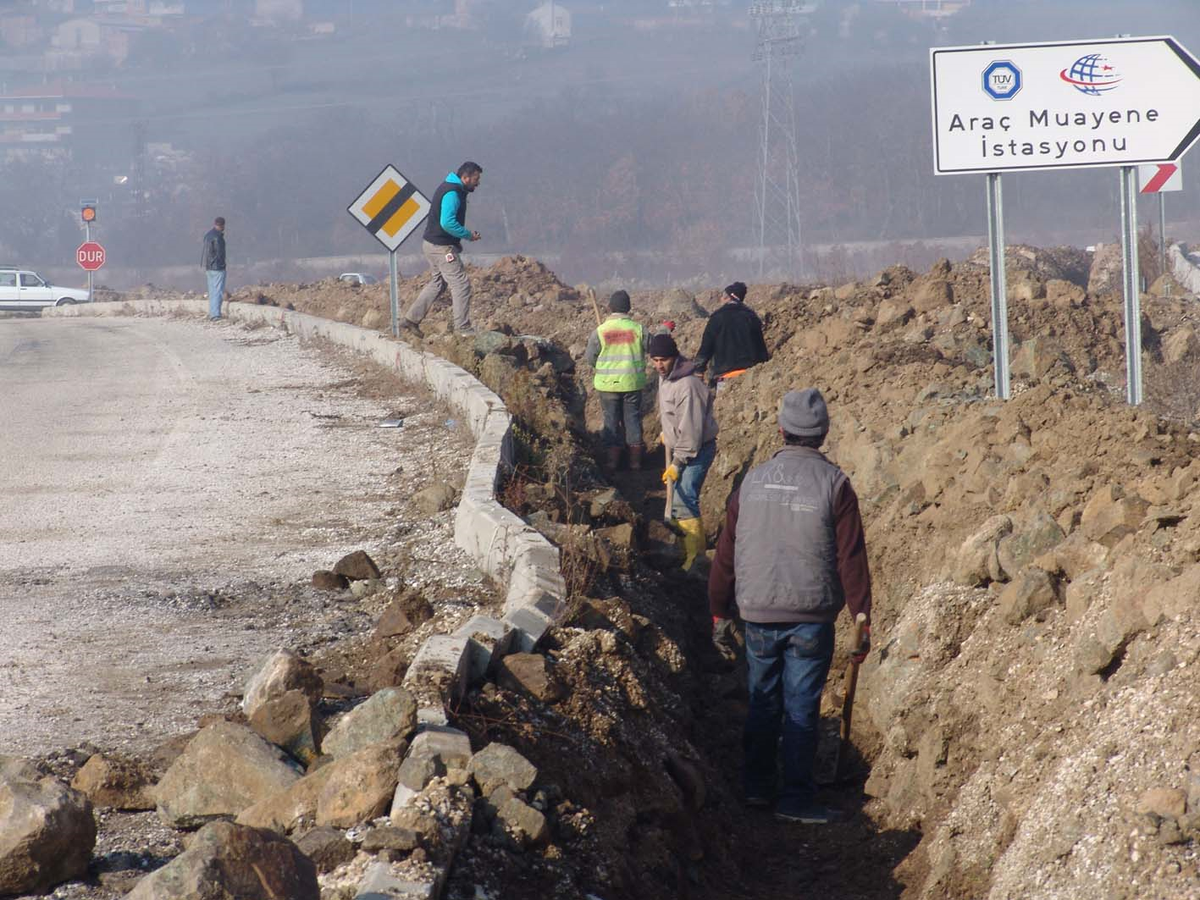 Çan Şehir Girişine Aydınlatma Direkleri Dikiliyor