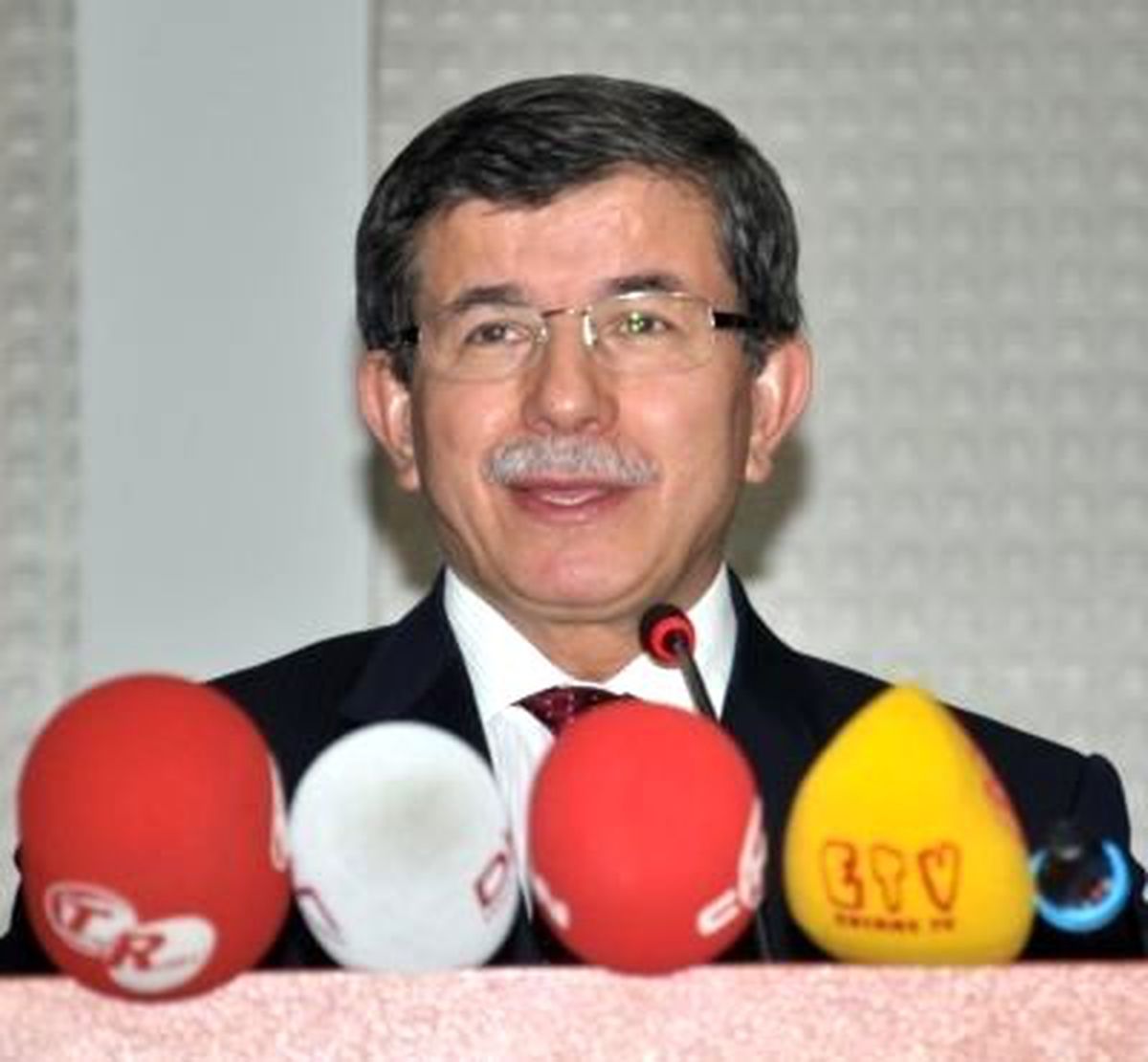 Davutoğlu, İranlı Mevkidaşı ile Basın Toplantısı Düzenledi (1)