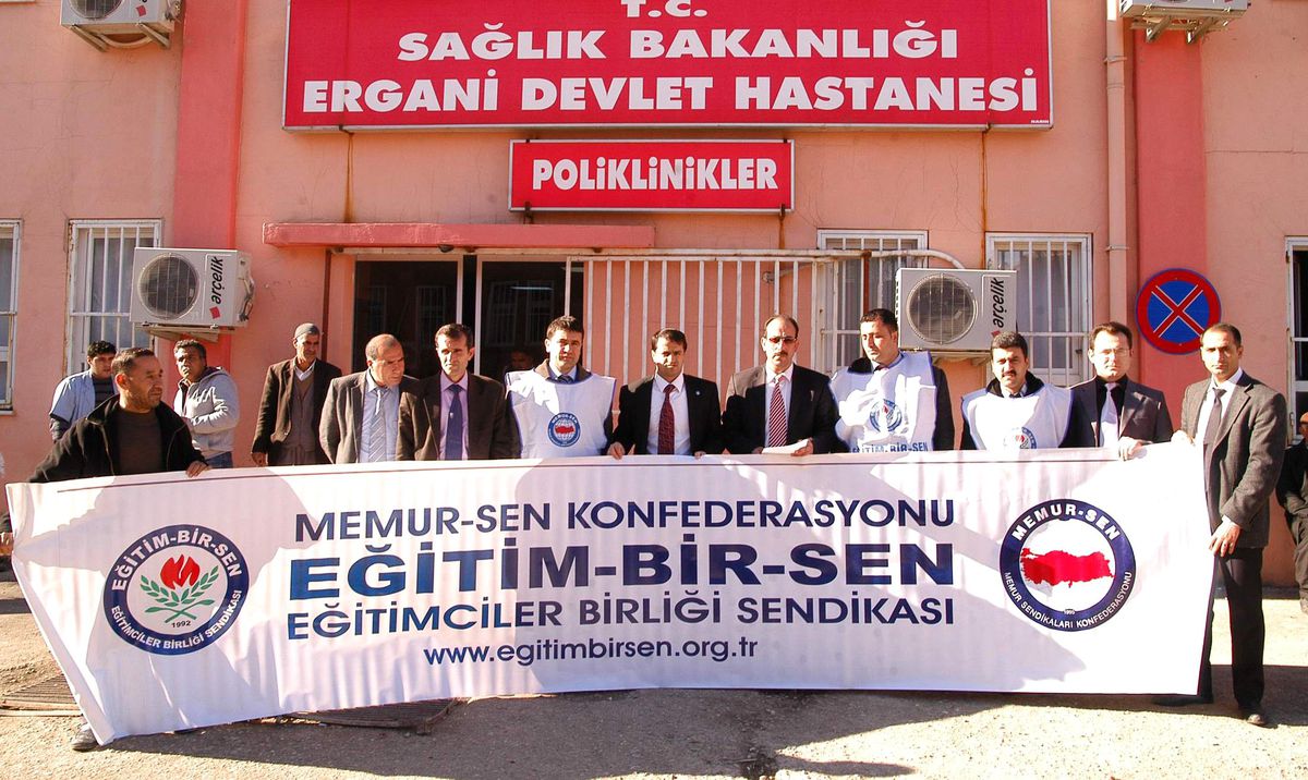Ergani\'de Memur-Sen Konfederasyonu Uludere Olayını Kınadı