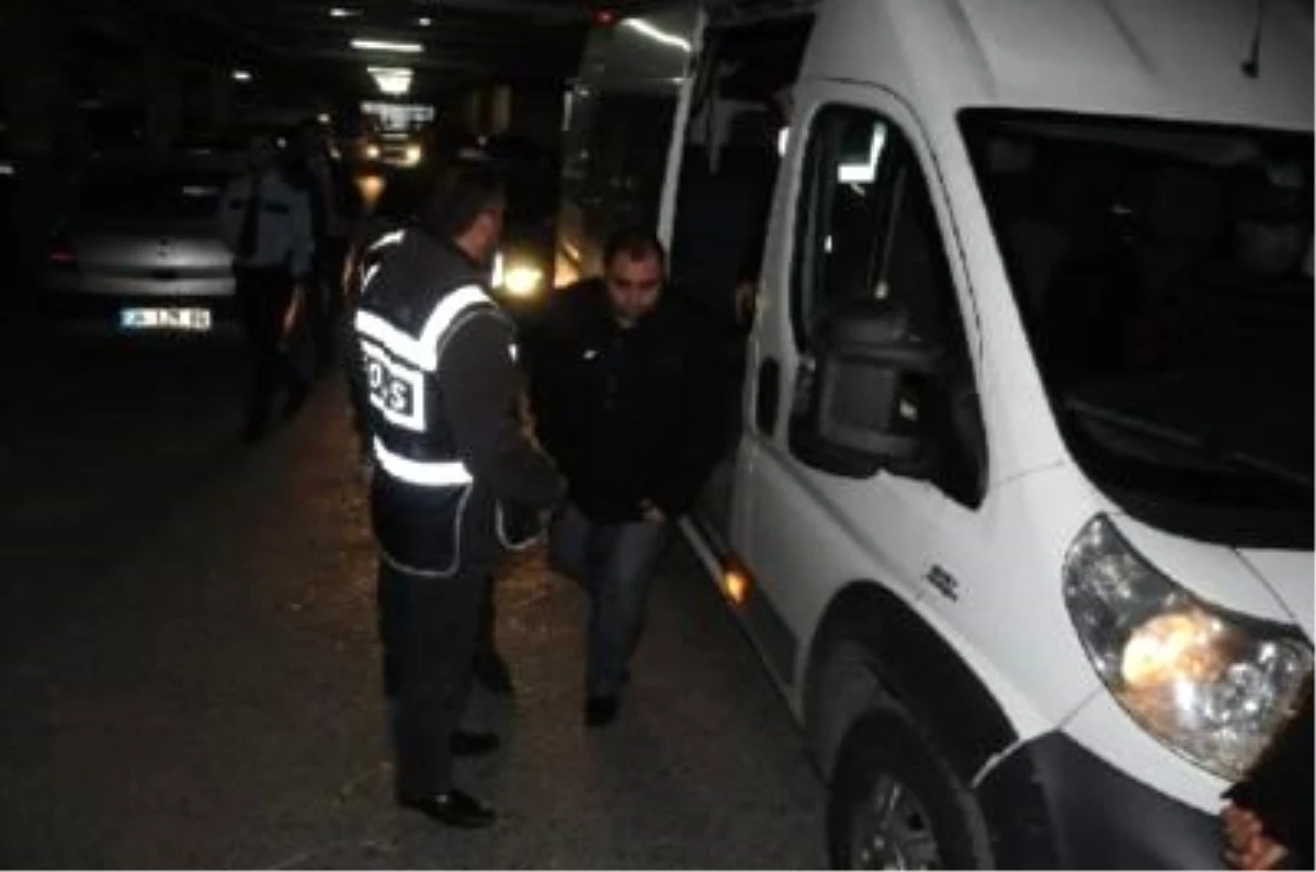 Gözaltındaki 8 Kişi İstanbul\'a Gönderildi