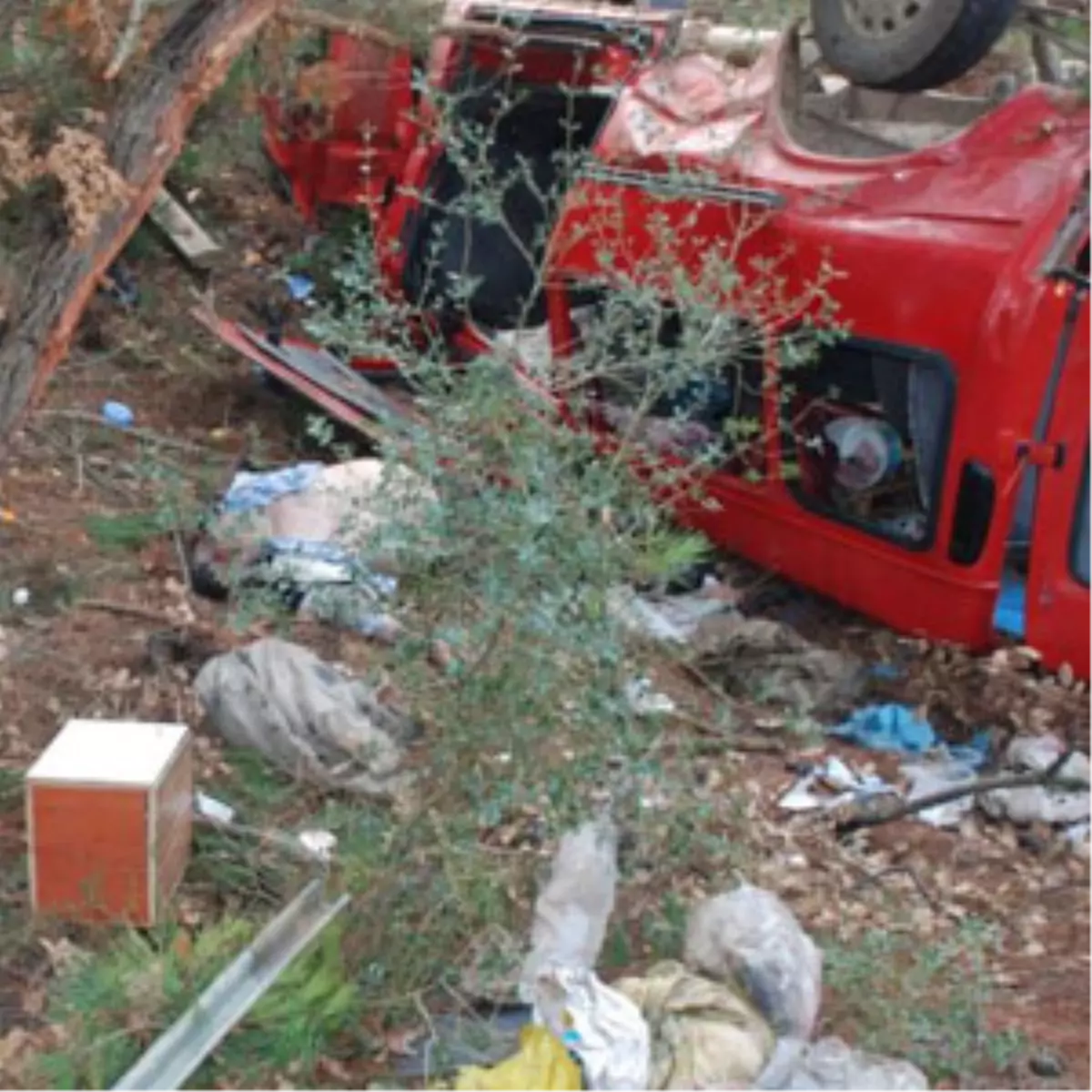 İşçi Taşıyan Minibüs Dereye Yuvarlandı: 1 Ölü, 8 Yaralı