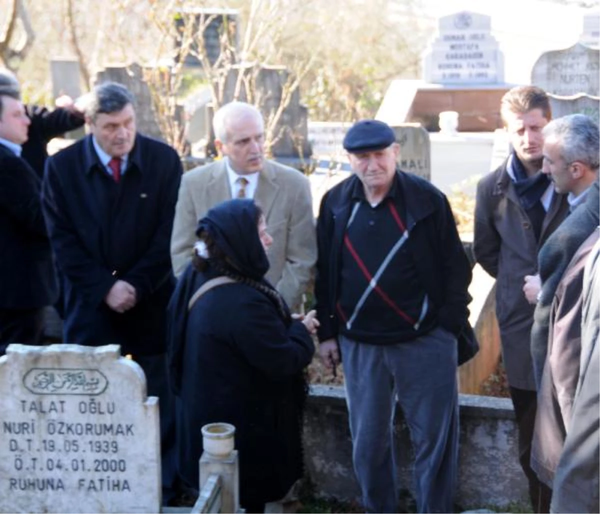 İstanbul Valisi Mutlu, Amca Oğlunun Cenaze Törenine Katıldı