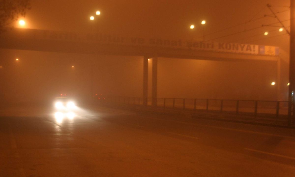 Konya\'da Sis Kara ve Hava Ulaşımını Olumsuz Etkiledi