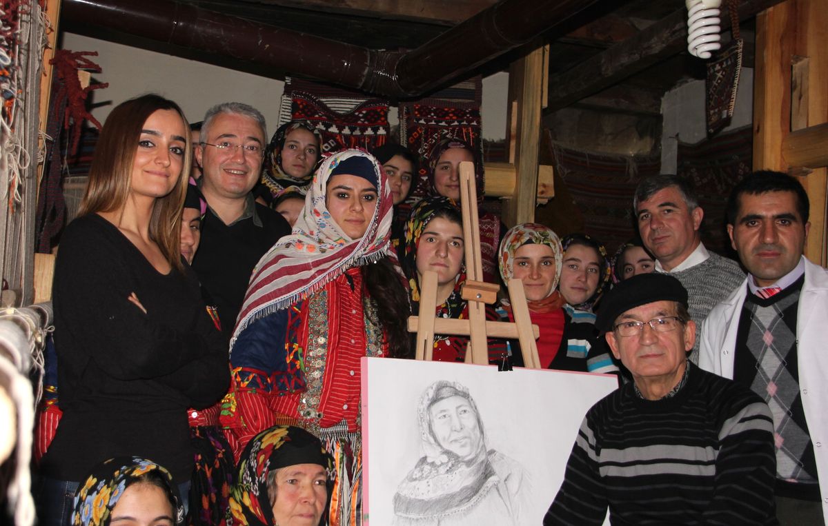 Köylüler Ressamla Tanıştı
