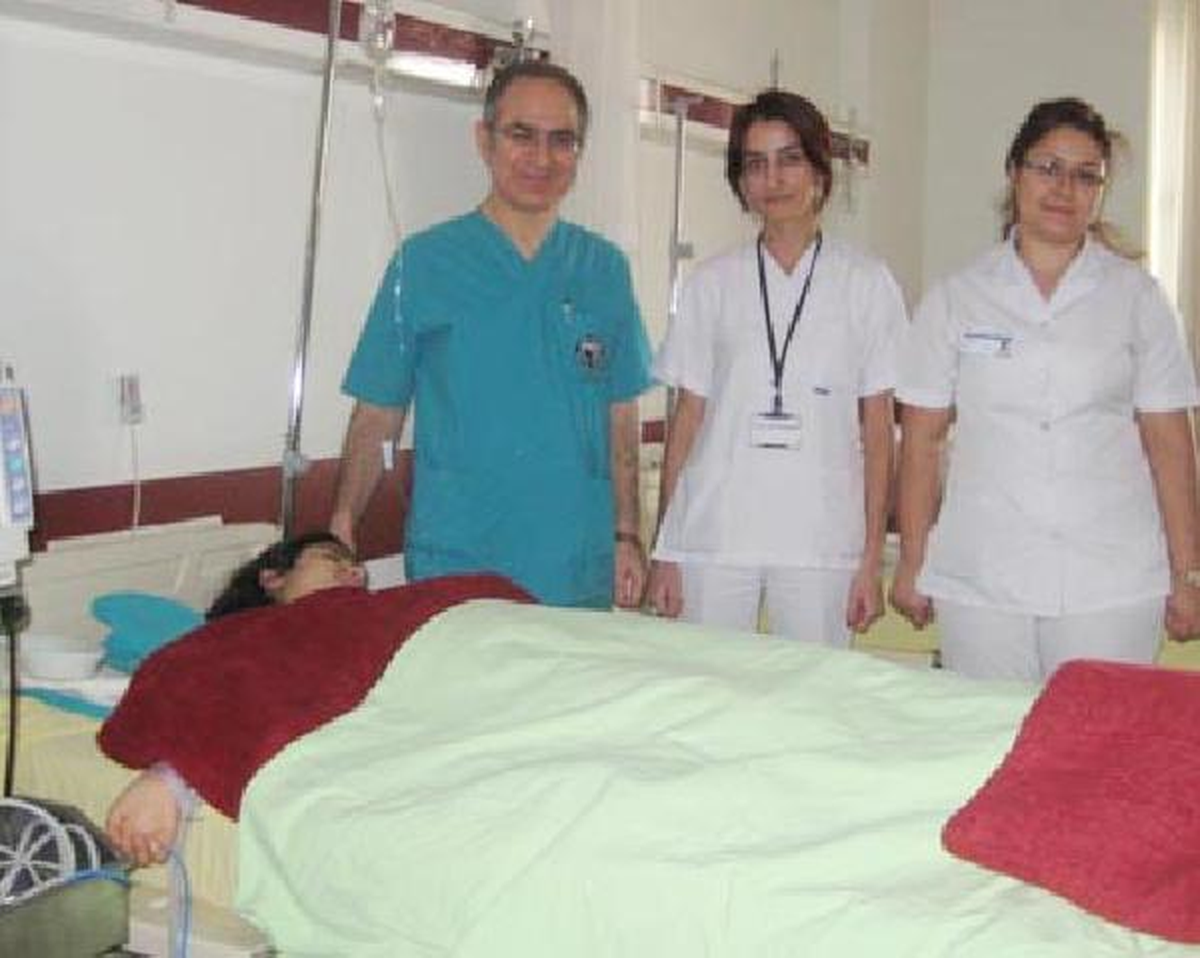 Liseli Kızın Karnından, Futbol Topu Büyüklüğünde Ur Çıktı