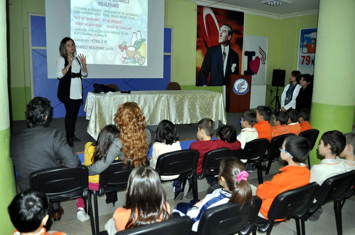 Özel Kardelen Koleji\'nde Sağlıklı Beslenme Semineri Yapıldı