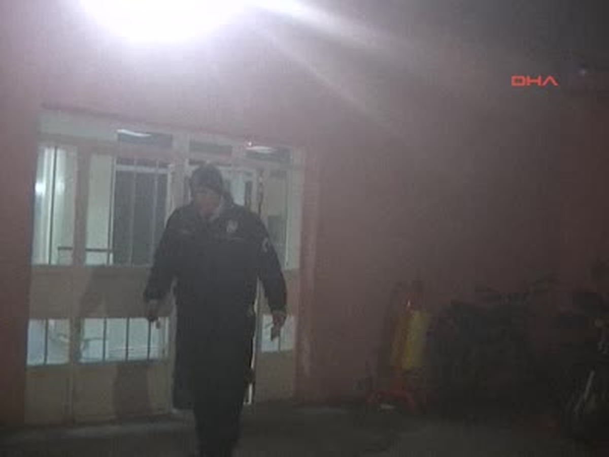 Şiddet Uygulayan Eşini Bıçakladı