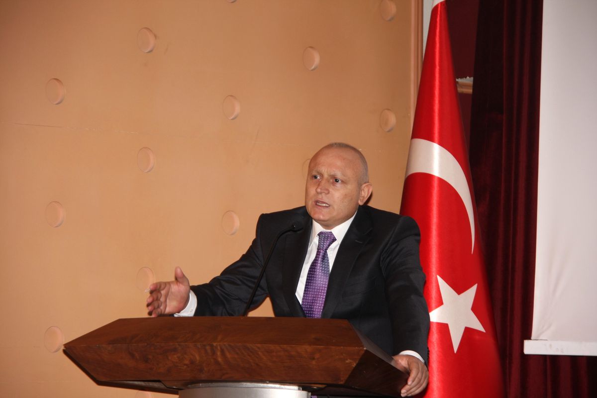 Vali Kızılcık Muhtarlarla Buluştu