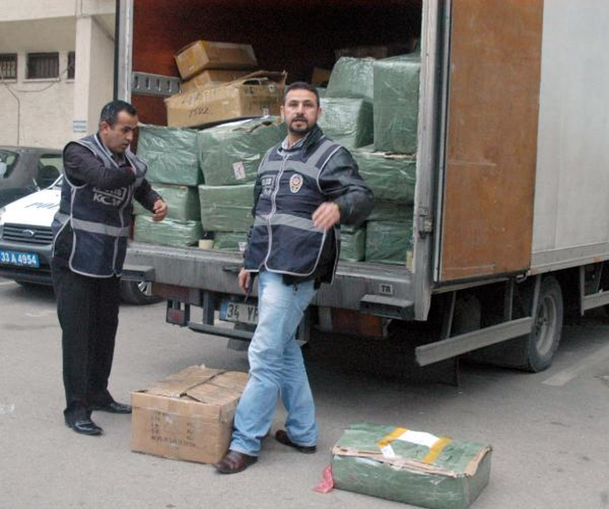 33 Bin Kaçak Cep Telefonu Ele Geçirildi, 28 Kişi Gözaltına Alındı