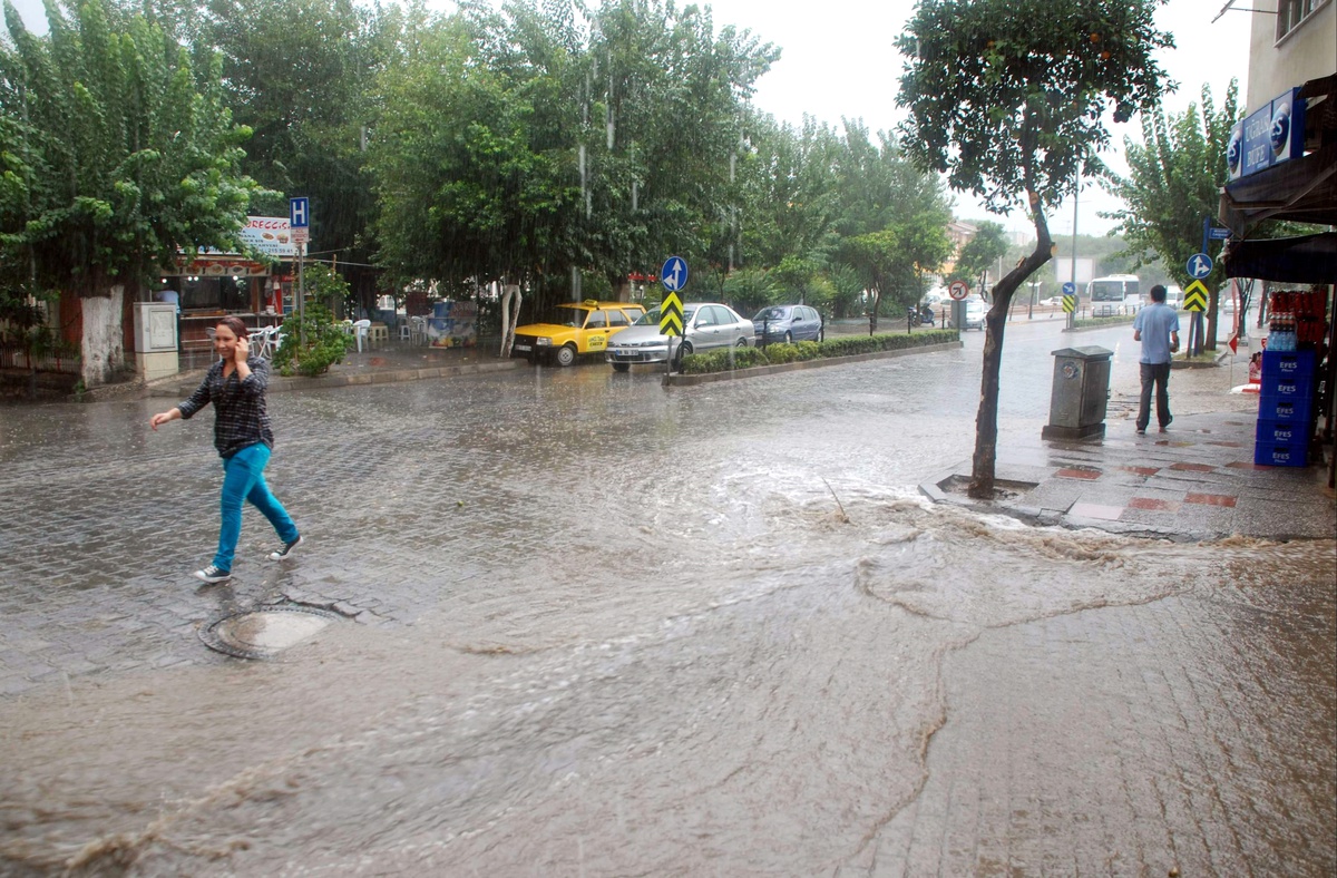 Aydın'da Fırtına ve Yağış Uyarısı