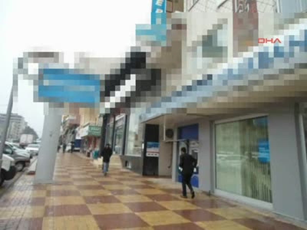 Banka Şubesine Ateş Açıldı