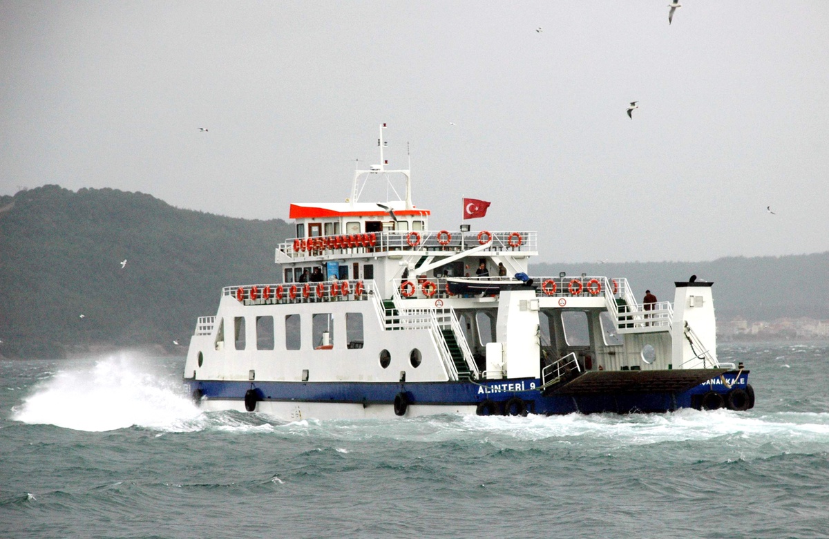 Çanakkale Boğazı ve Kuzey Ege'de Şiddetli Fırtına Etkili Oluyor
