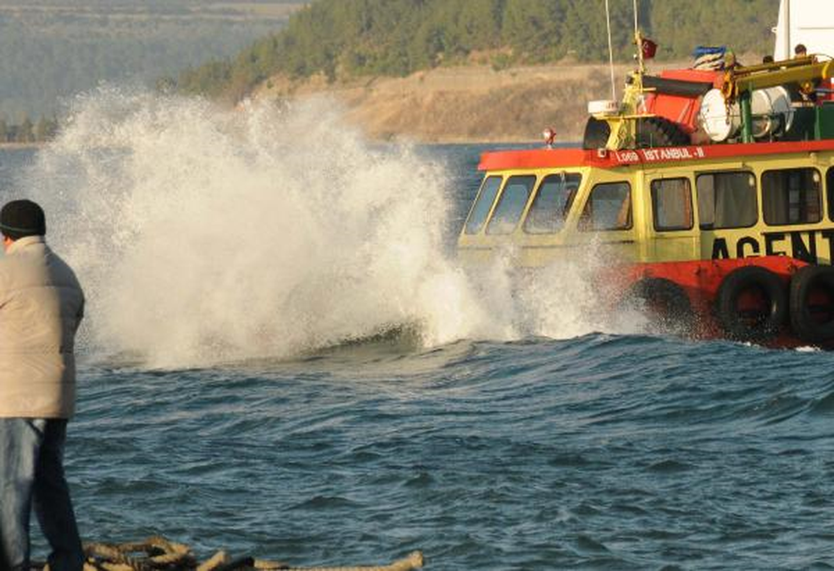 Çanakkale'den Adalara Ulaşım Durdu