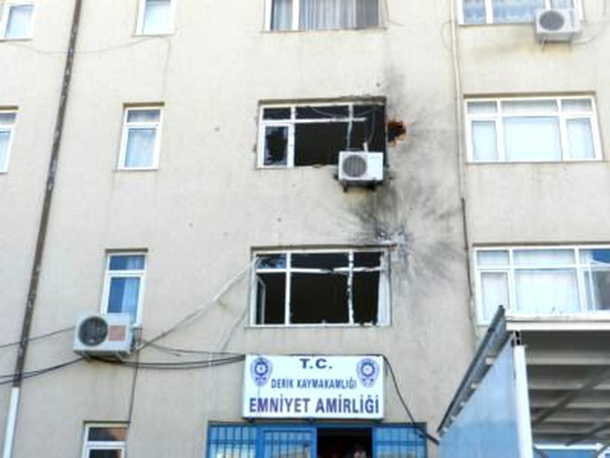 Derik'te Emniyet Lojmanlarına Roketli Saldırı