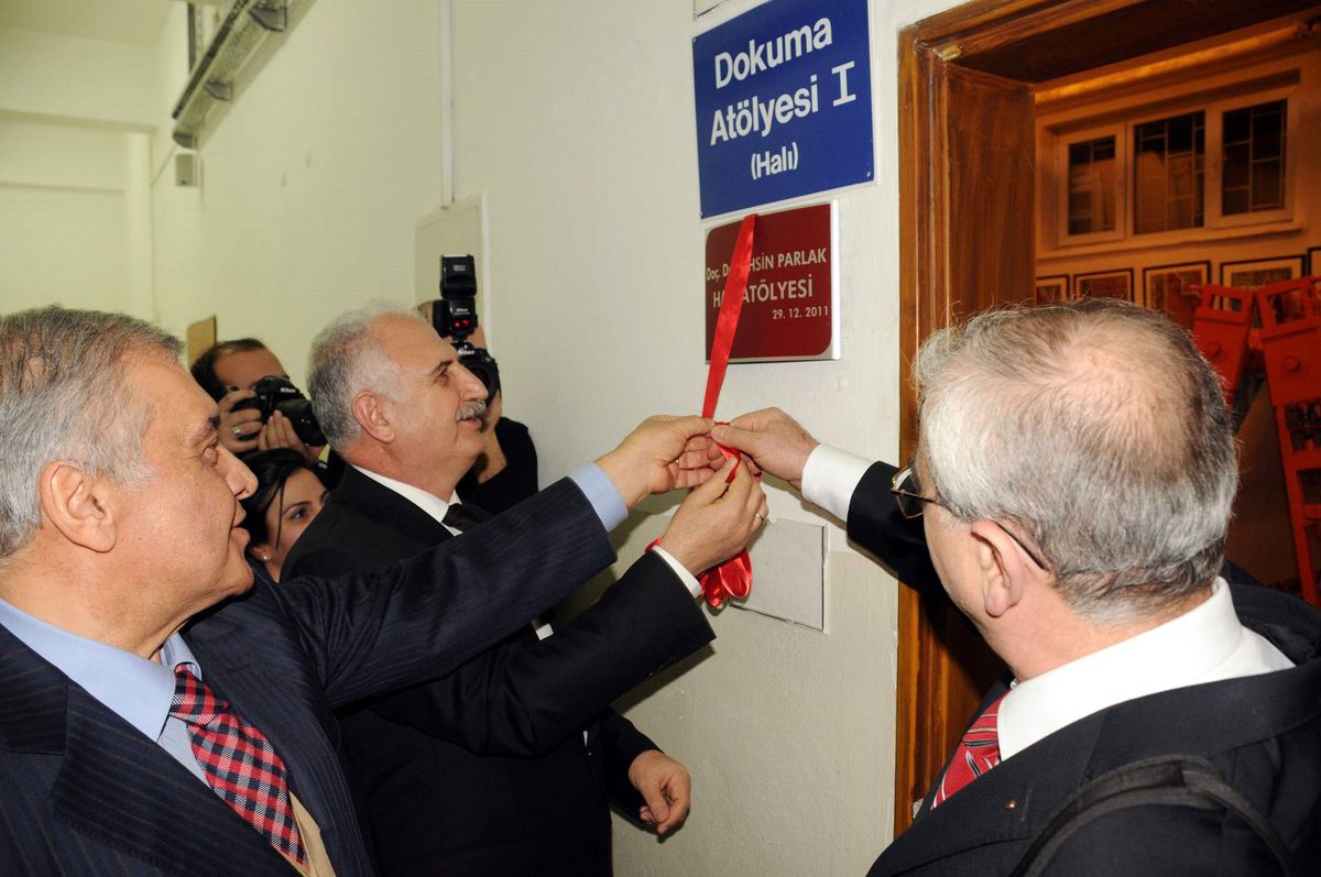 Doç. Dr. Tahsin Parlak\'ın İsmi "Halı Atölyesi"Ne Verildi